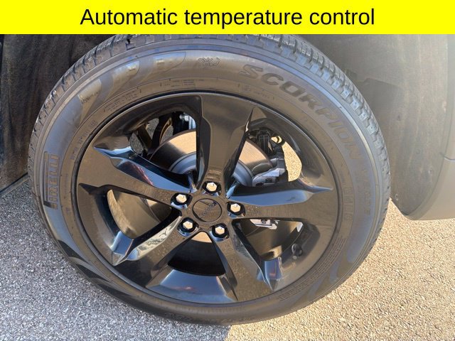 Used 2024 Jeep Grand Cherokee Limited w/ Black Appearance Package AWD/4WD image 13