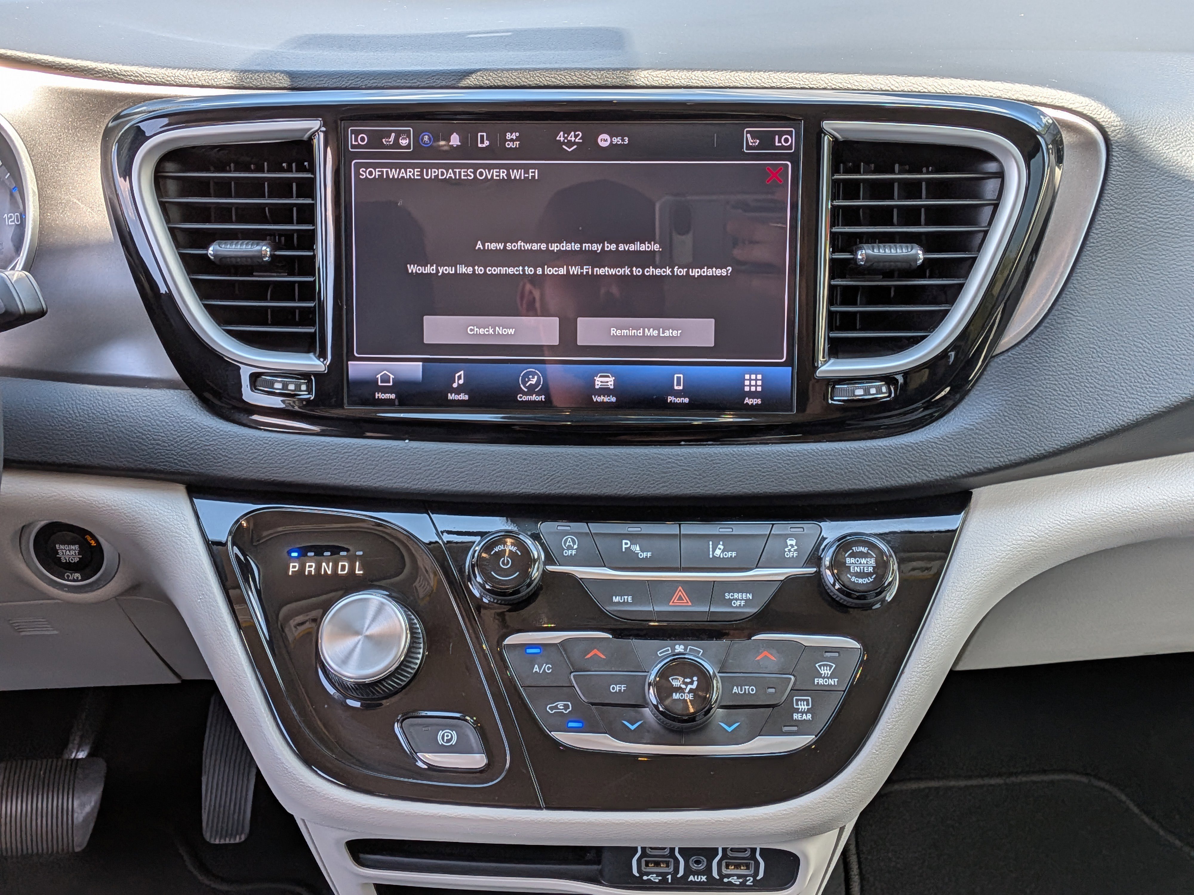 Used 2024 Chrysler Pacifica Touring-L image 20