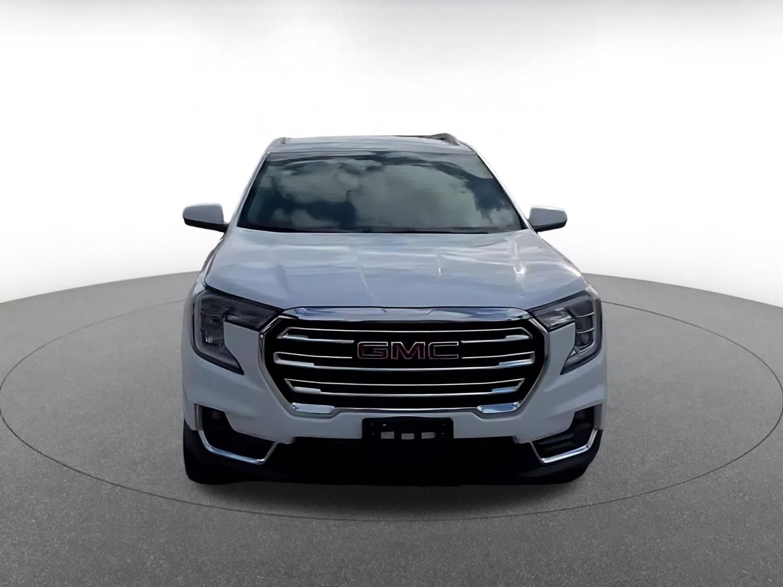 Used 2024 GMC Terrain SLT AWD/4WD image 4