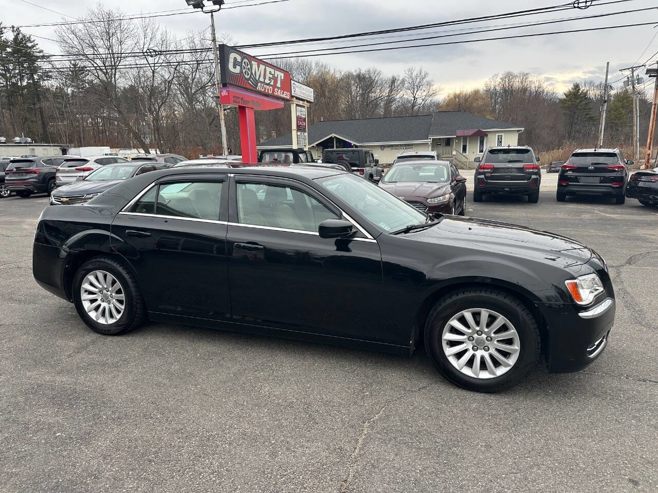 Used 2012 Chrysler 300 image 2