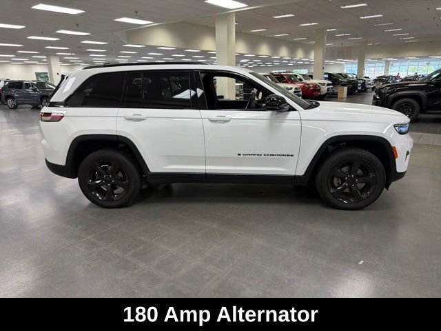 Used 2023 Jeep Grand Cherokee Altitude AWD/4WD image 8