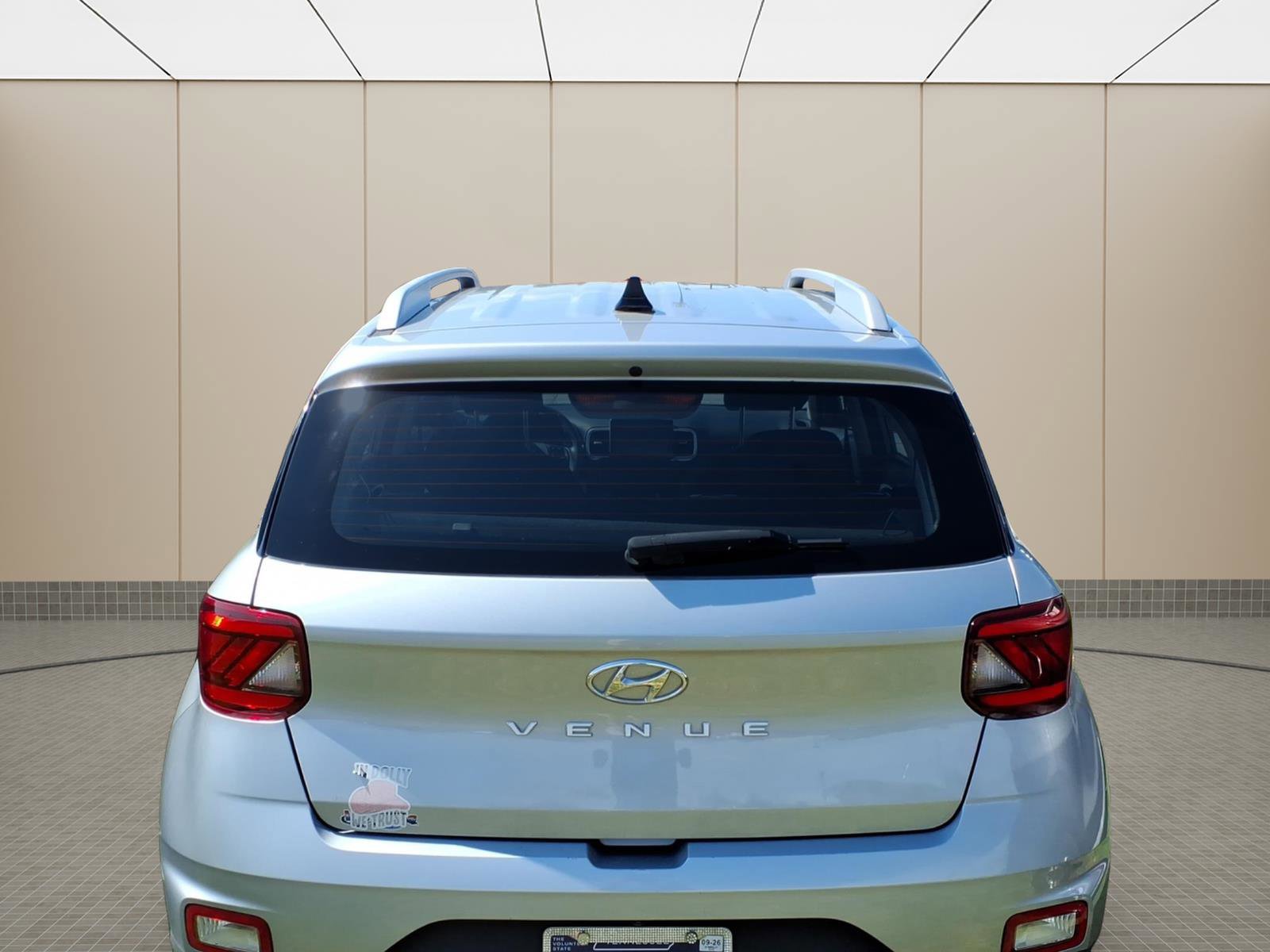 Certified 2022 Hyundai Venue SEL FWD image 17