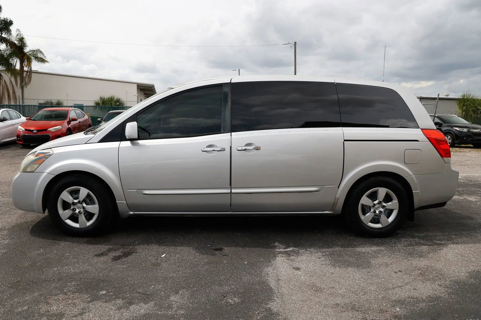 Used 2009 Nissan Quest w/ Seat Pkg image 3