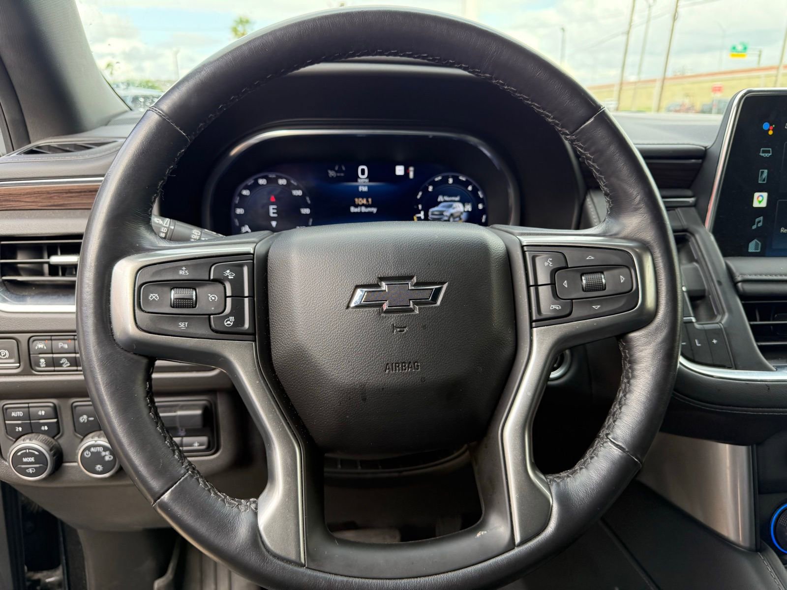 Used 2022 Chevrolet Tahoe Z71 w/ Z71 Off-Road Package AWD/4WD image 9