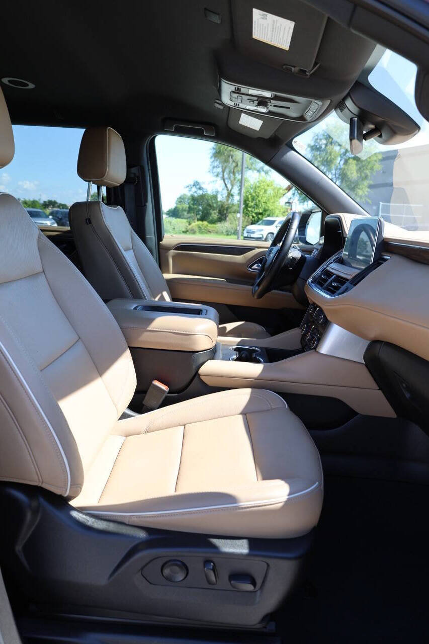 Used 2023 Chevrolet Suburban Premier AWD/4WD image 15