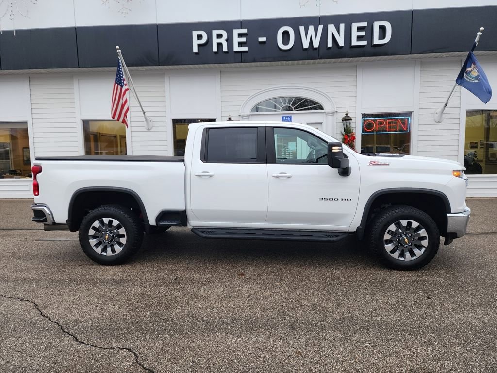 Certified 2022 Chevrolet Silverado 3500 LT w/ Convenience Package image 4