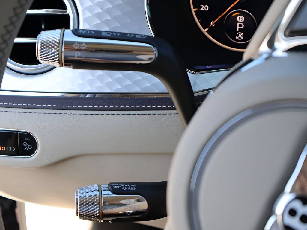 Used 2023 Bentley Flying Spur Azure AWD/4WD image 39