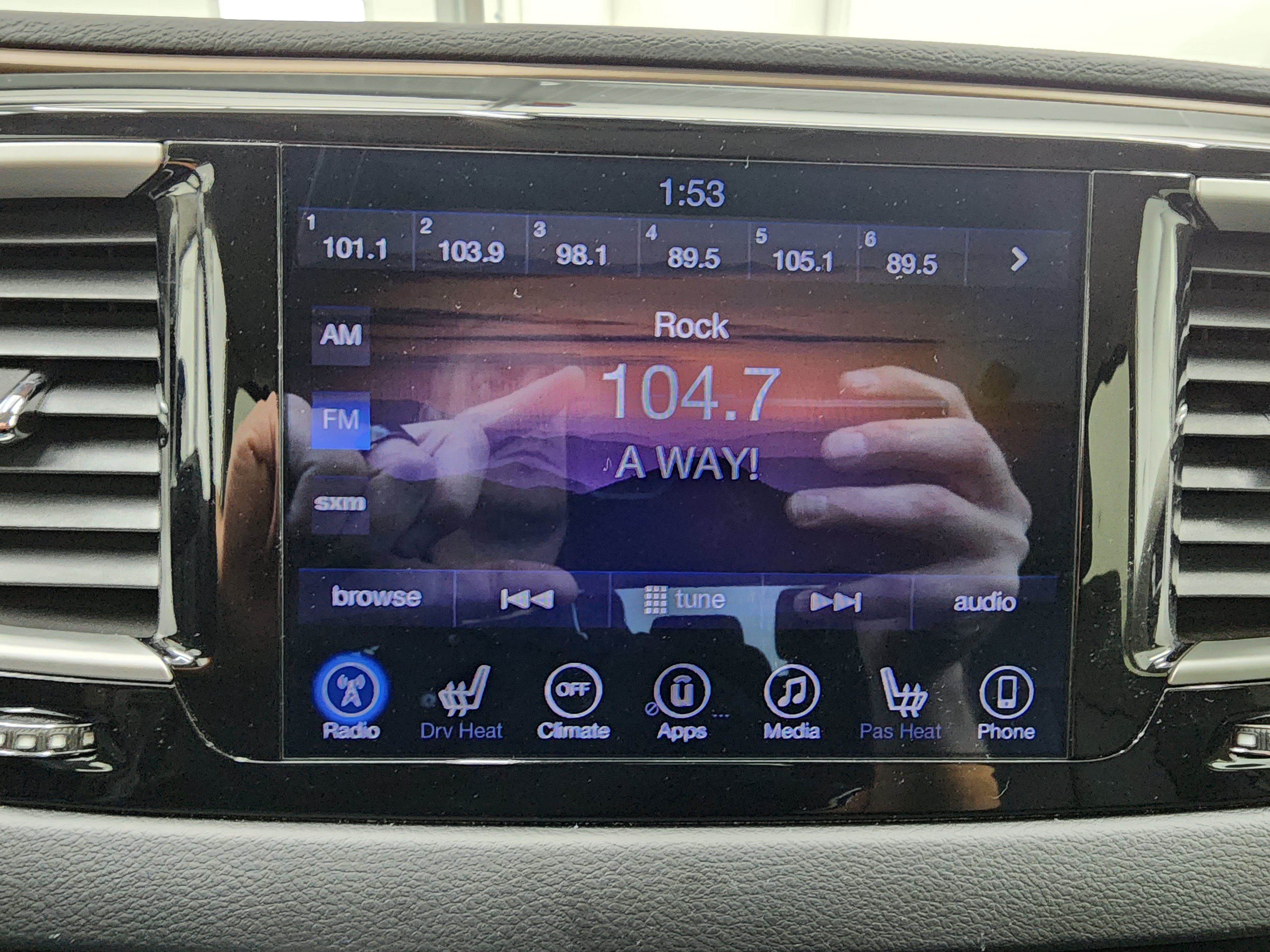 Used 2017 Chrysler Pacifica Touring-L FWD image 46