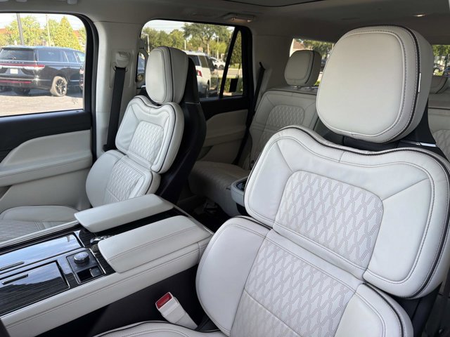 Certified 2024 Lincoln Navigator Black Label AWD/4WD image 14