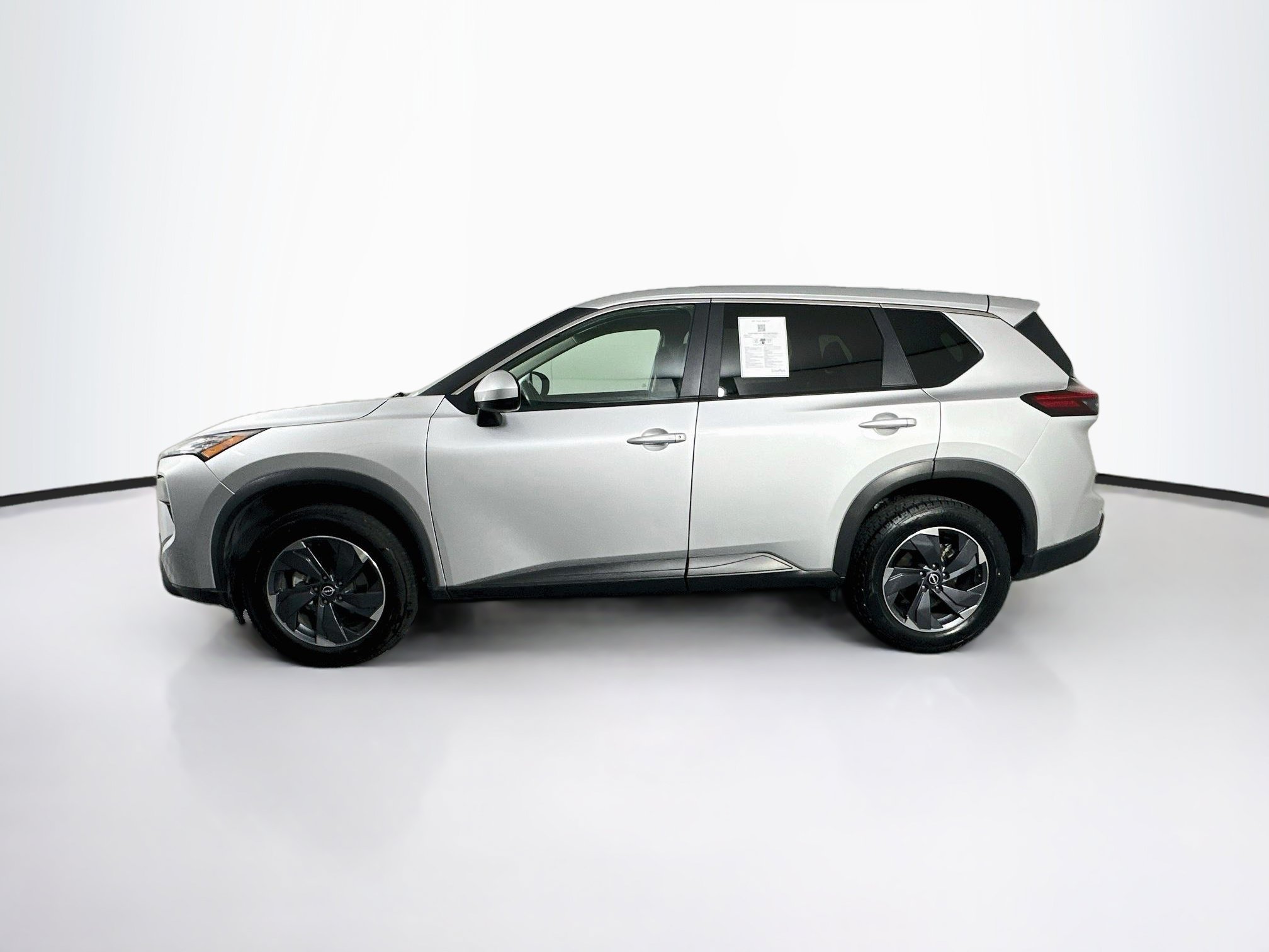 Used 2025 Nissan Rogue SV FWD image 4