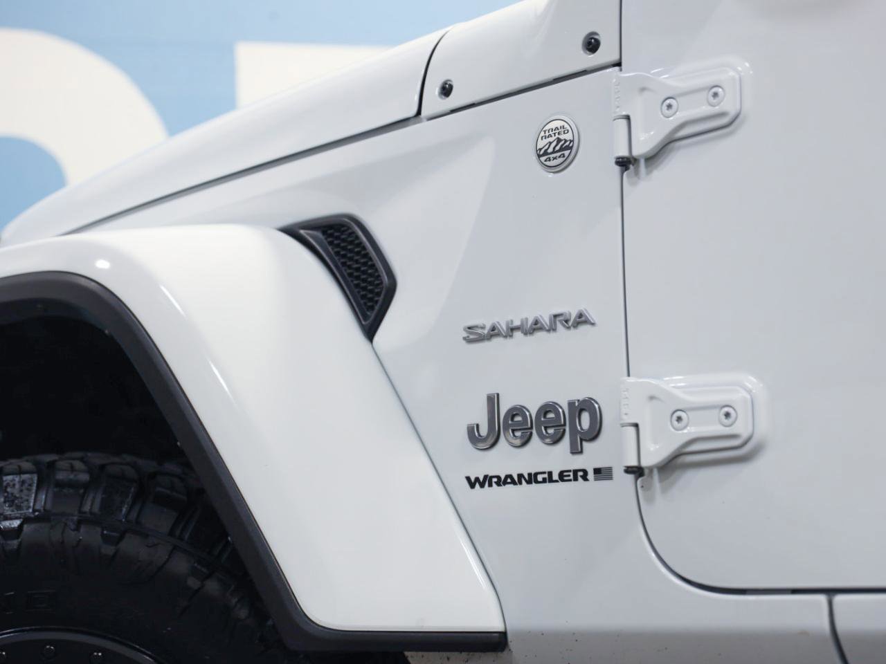 Used 2024 Jeep Wrangler Sahara AWD/4WD image 4