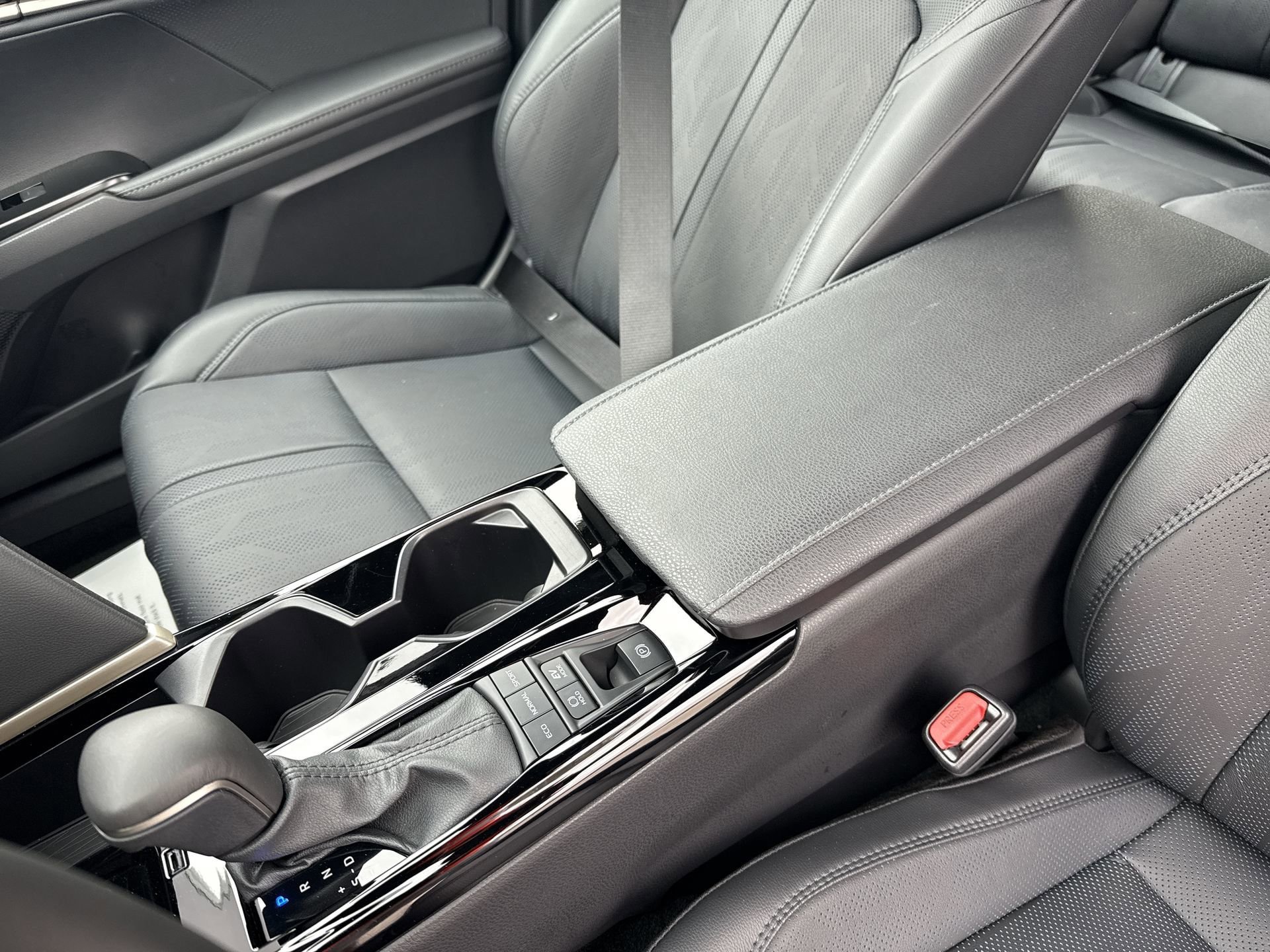Used 2025 Toyota Camry XSE FWD image 22