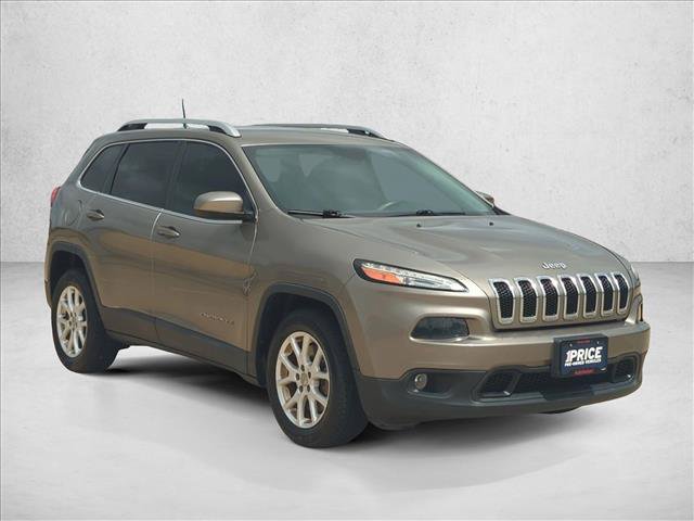 Used 2017 Jeep Cherokee Latitude FWD image 3