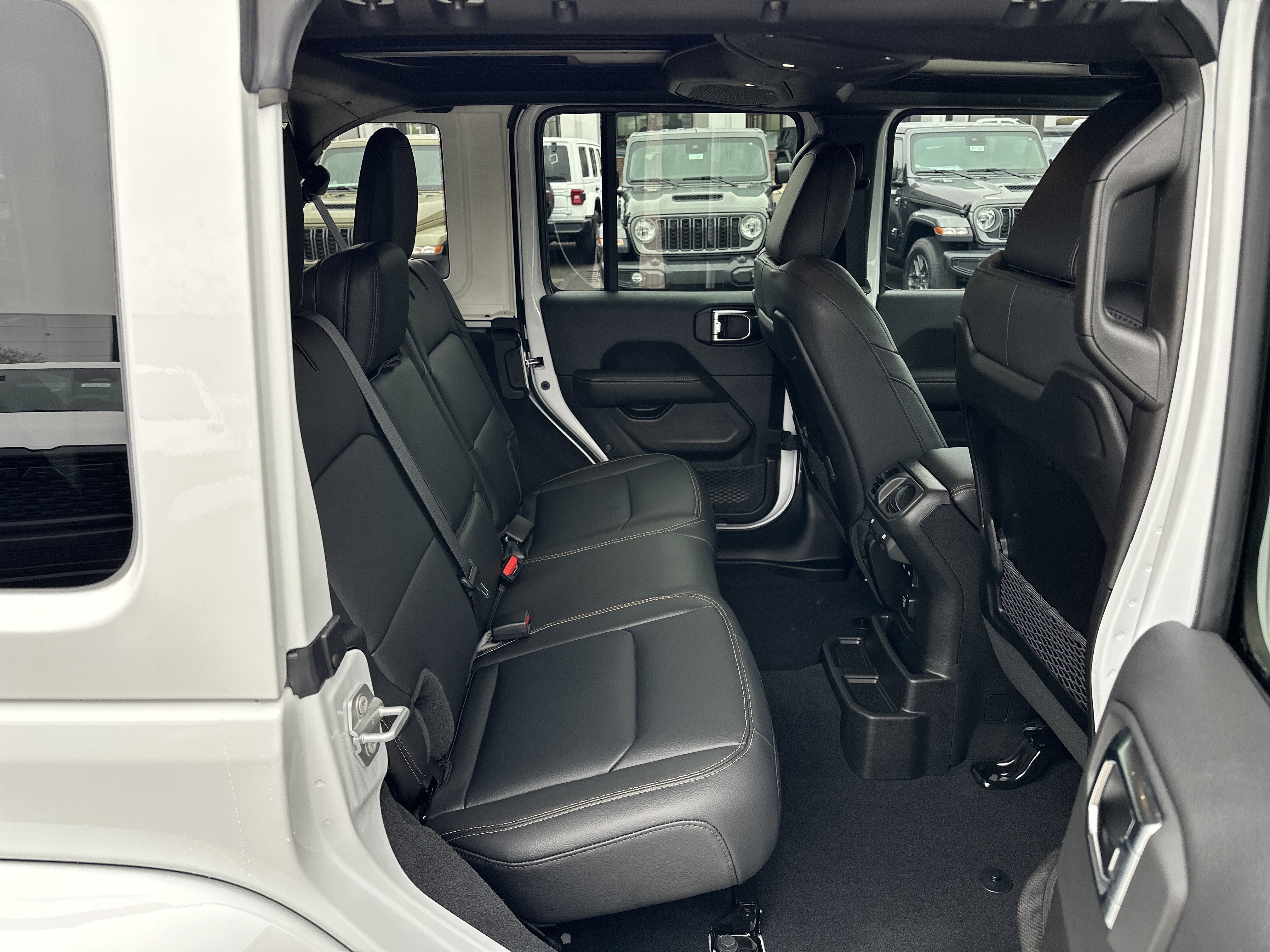 Used 2025 Jeep Wrangler Sahara image 16