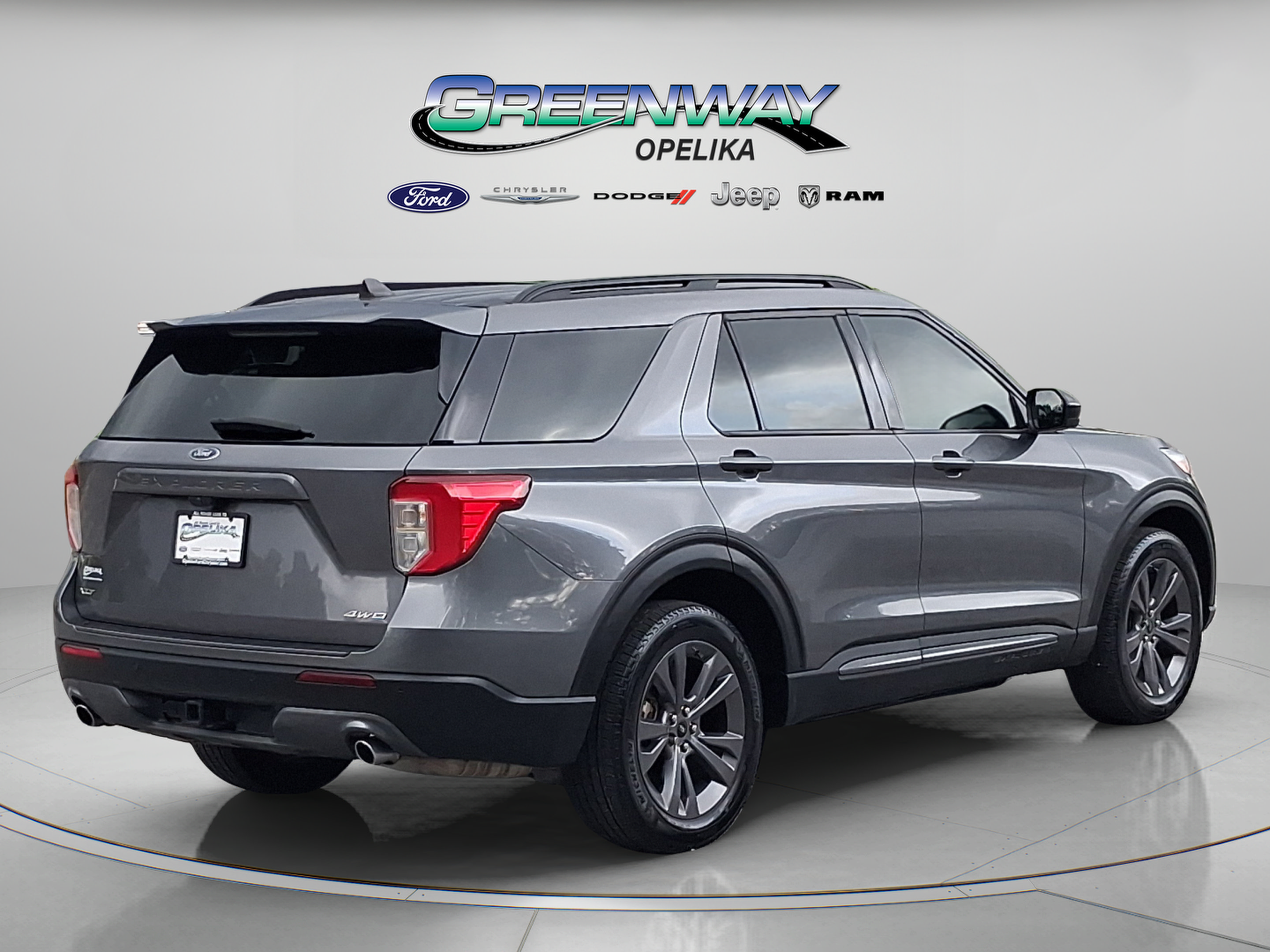 Used 2024 Ford Explorer XLT w/ Equipment Group 202A AWD/4WD image 7