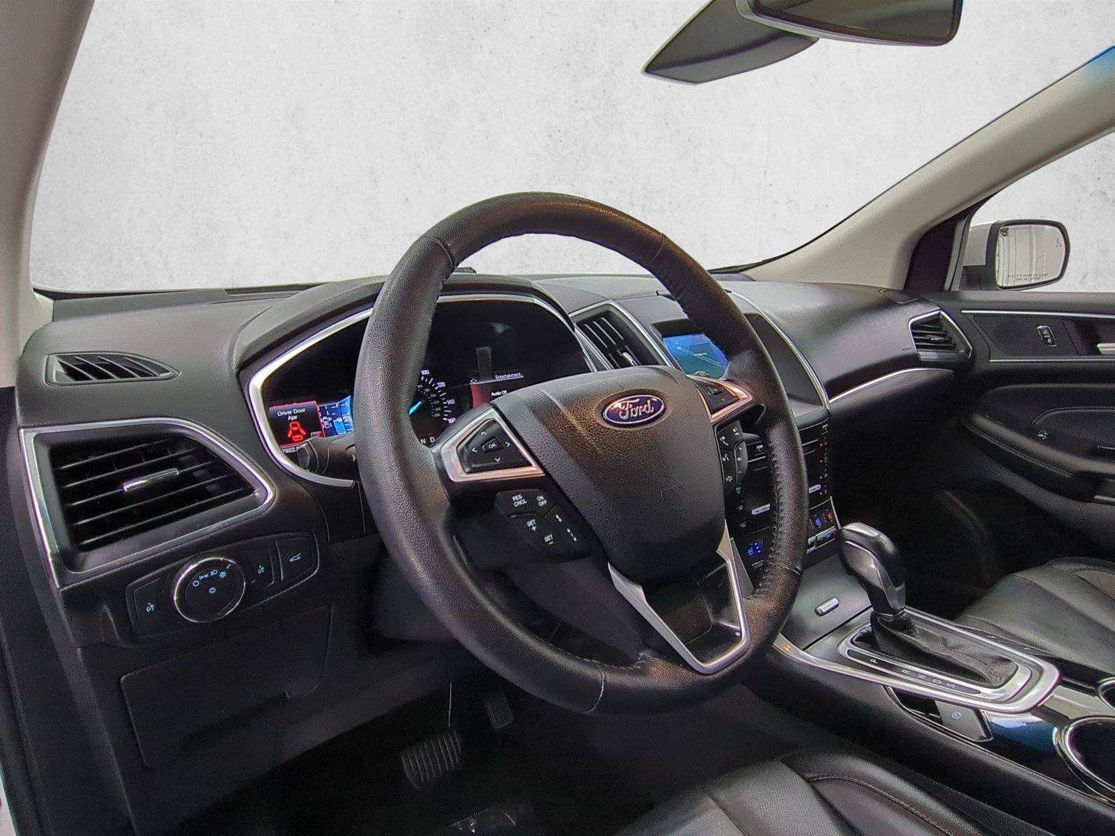 Used 2018 Ford Edge Titanium w/ Equipment Group 302A AWD/4WD image 10