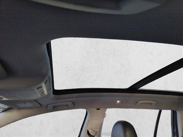 Used 2017 Volkswagen Golf S image 16