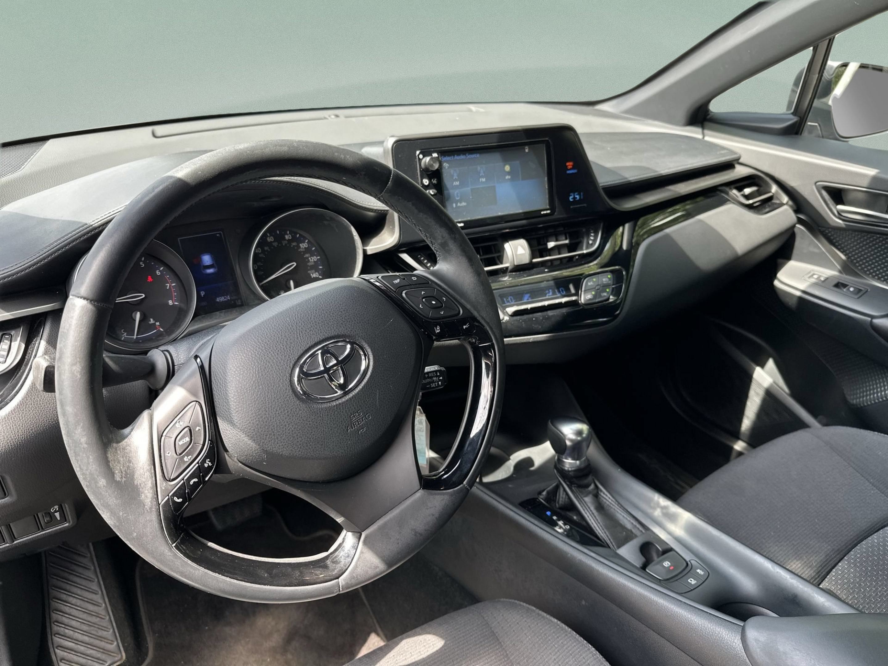Used 2018 Toyota C-HR XLE FWD image 24