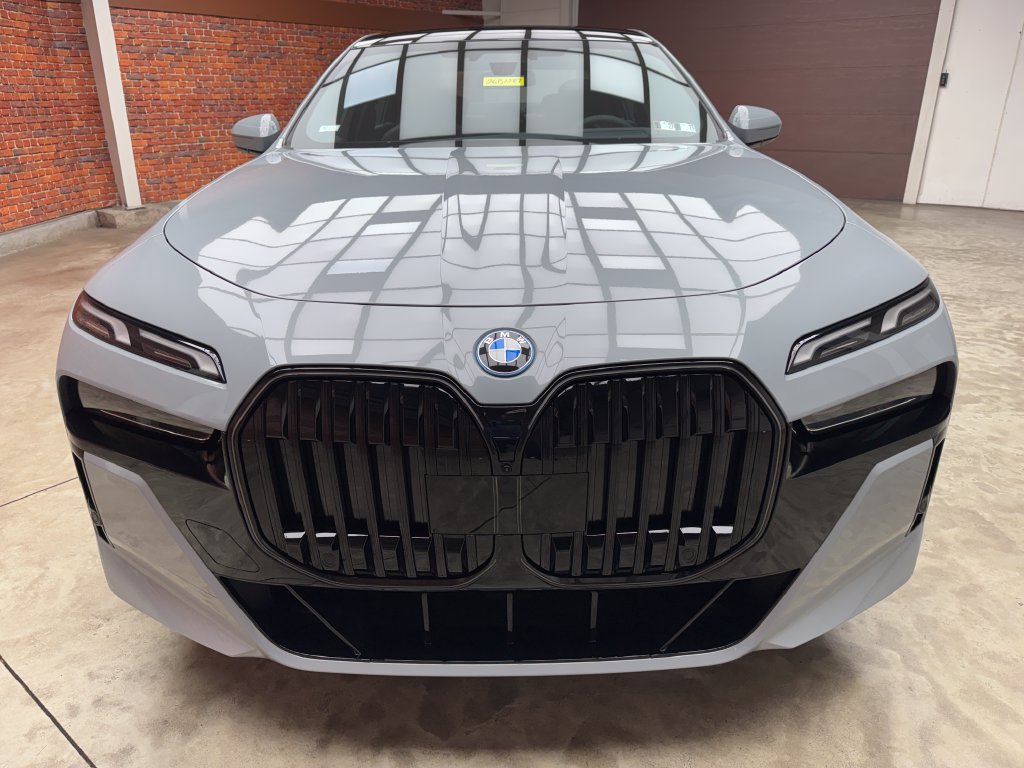 New 2026 BMW 750e xDrive AWD/4WD image 8