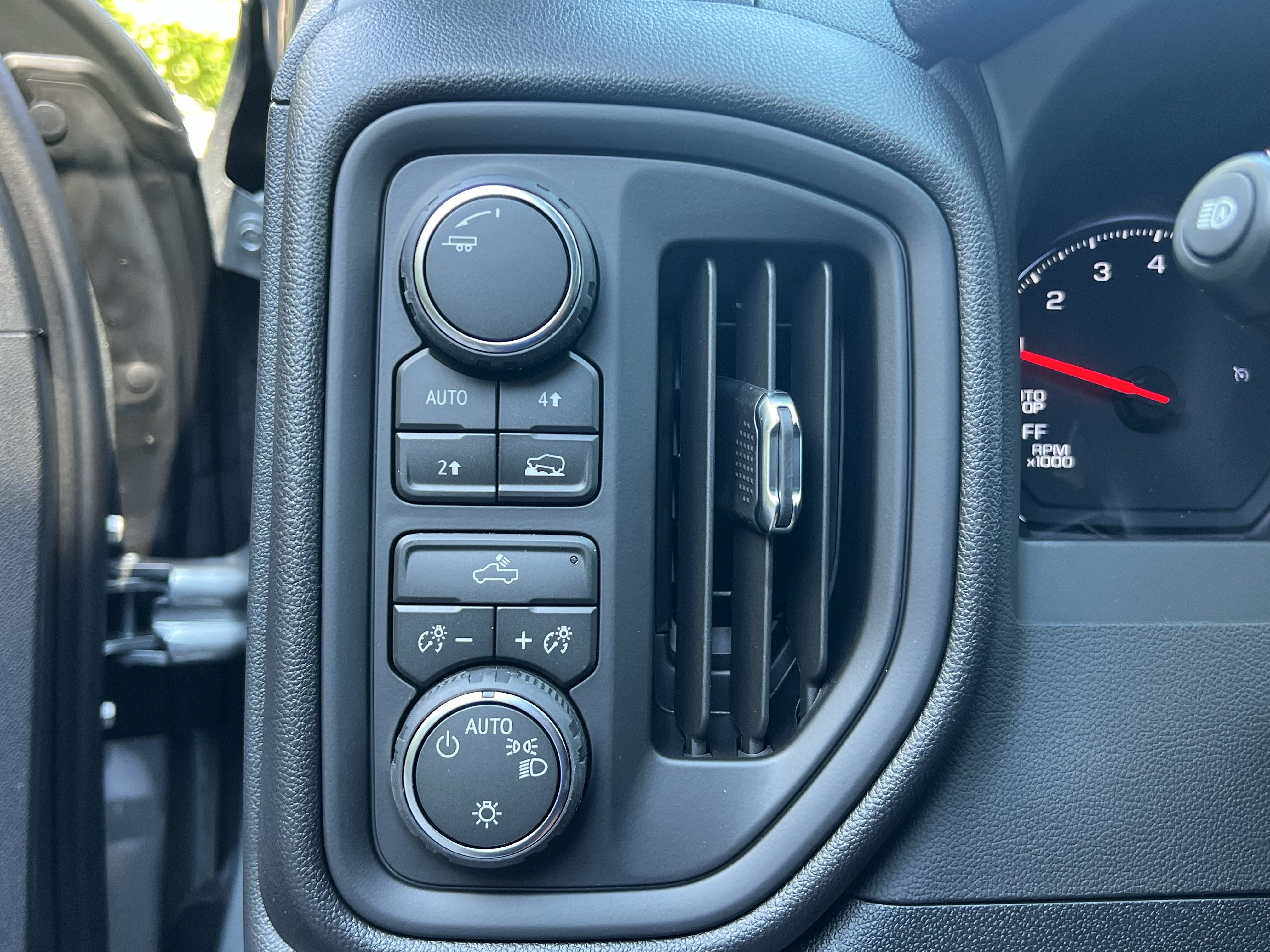 New 2026 Chevrolet Silverado 1500 Custom w/ Turbomax Blackout Package AWD/4WD image 18