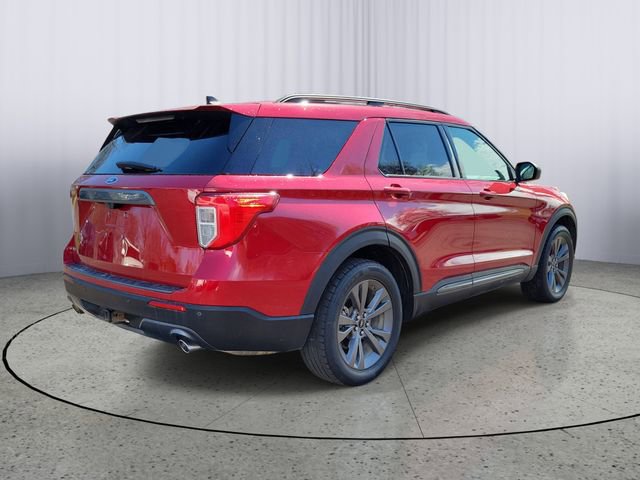 Used 2021 Ford Explorer XLT w/ Equipment Group 202A image 3