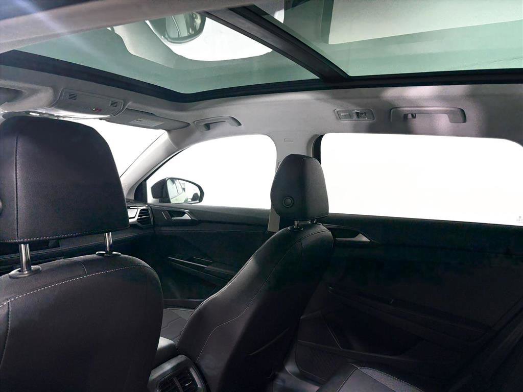 Used 2025 Volkswagen Taos SE image 5