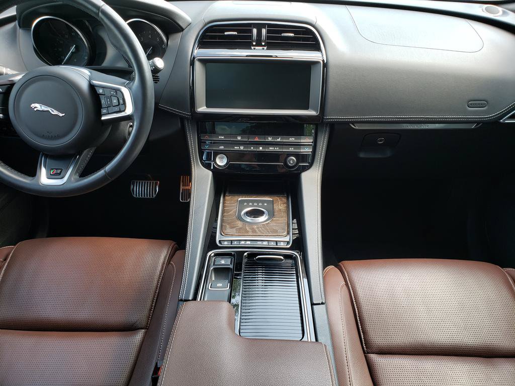 Used 2019 Jaguar F-PACE S AWD/4WD image 13
