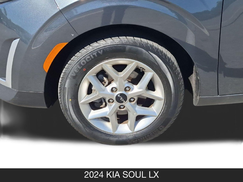 Used 2024 Kia Soul LX w/ LX Technology Package FWD image 11
