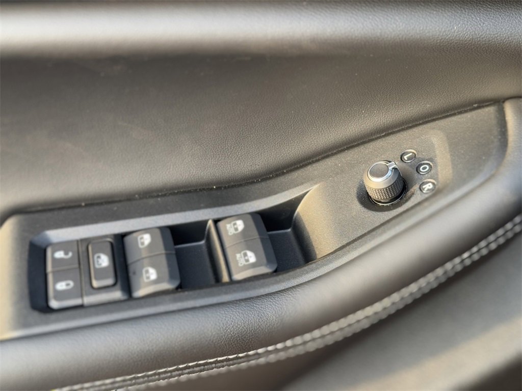 New 2025 Jeep Grand Cherokee Laredo w/ Luxury Tech Group I image 13