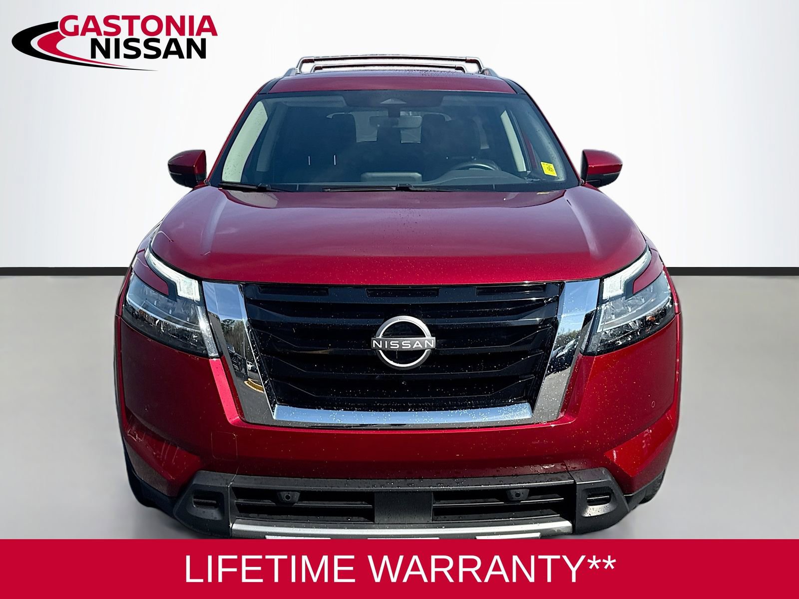 Used 2024 Nissan Pathfinder SL image 2