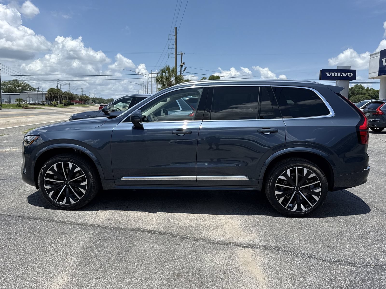 New 2026 Volvo XC90 B5 Ultra w/ Protection Package Premier AWD/4WD image 2