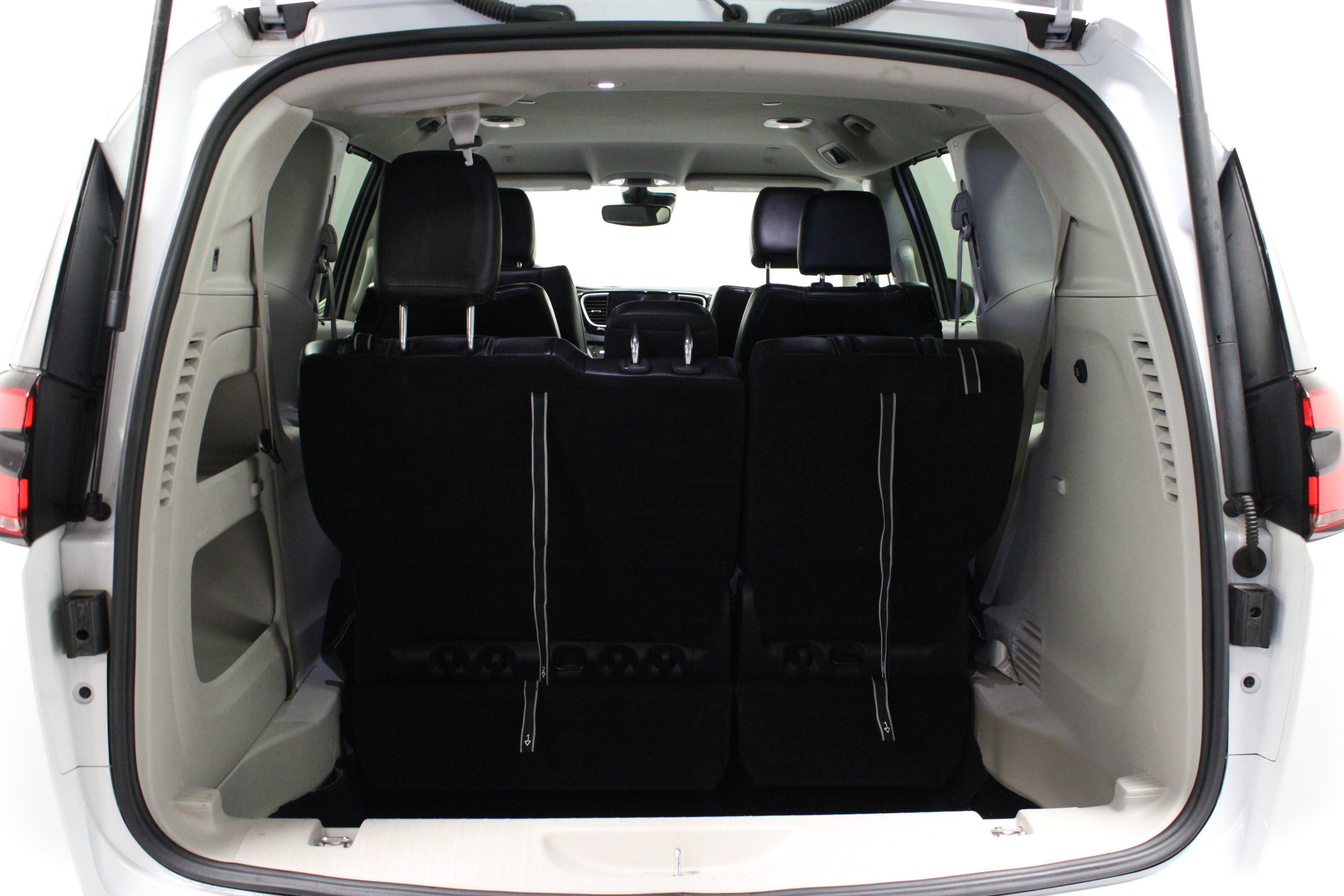 Used 2024 Chrysler Pacifica Touring-L FWD image 15