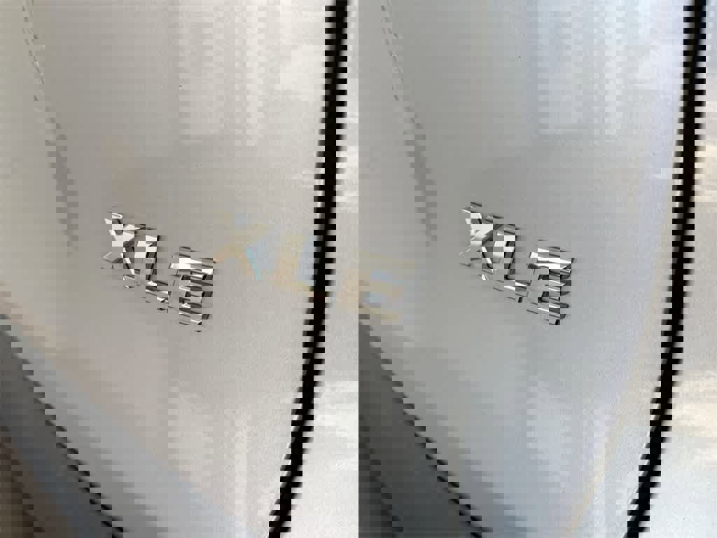 Used 2021 Toyota RAV4 XLE Premium image 11