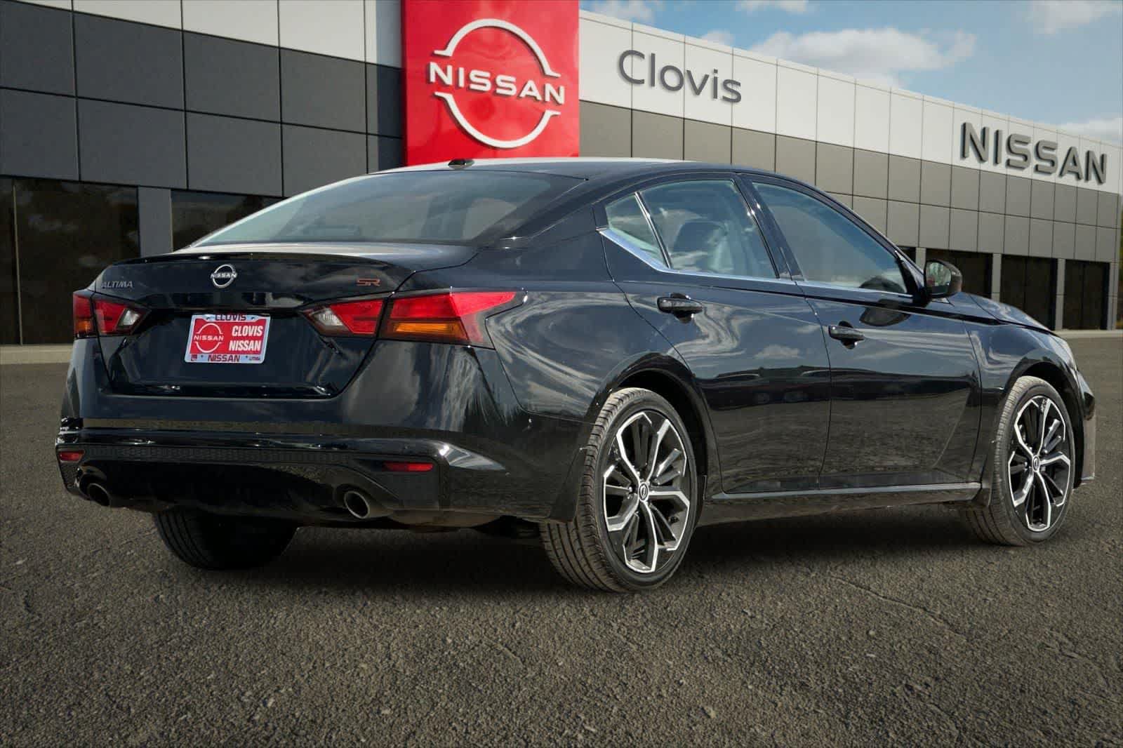 Used 2024 Nissan Altima 2.5 SR FWD image 3