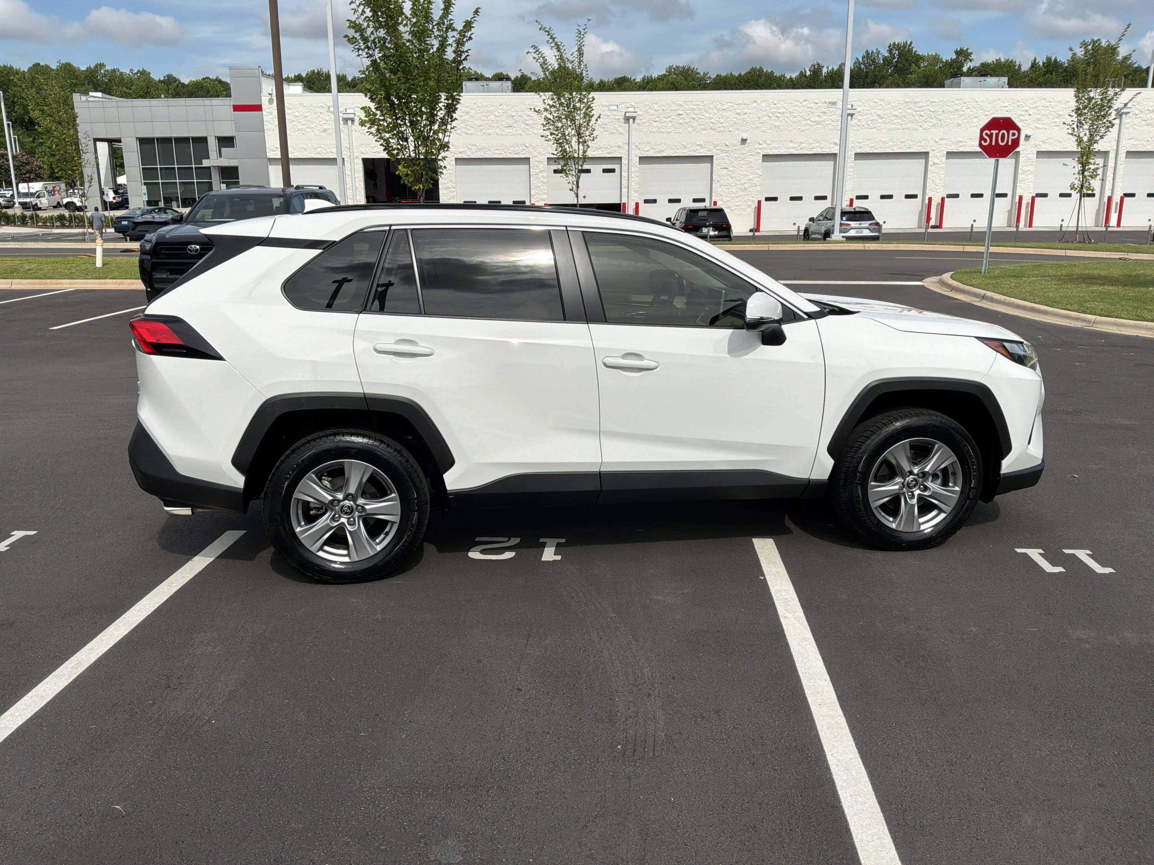 Used 2025 Toyota RAV4 XLE AWD/4WD image 11