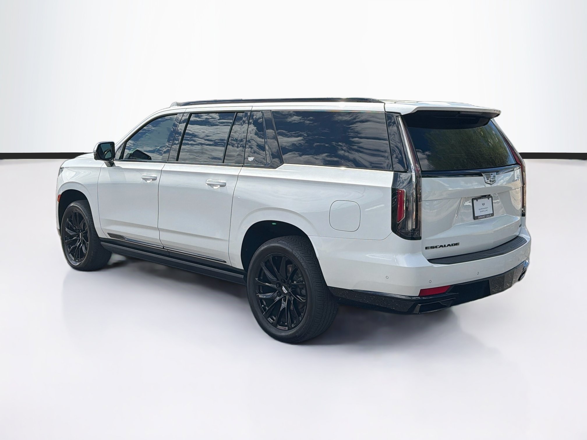 Used 2022 Cadillac Escalade ESV Sport Platinum w/ Heavy-Duty Trailer Package AWD/4WD image 7
