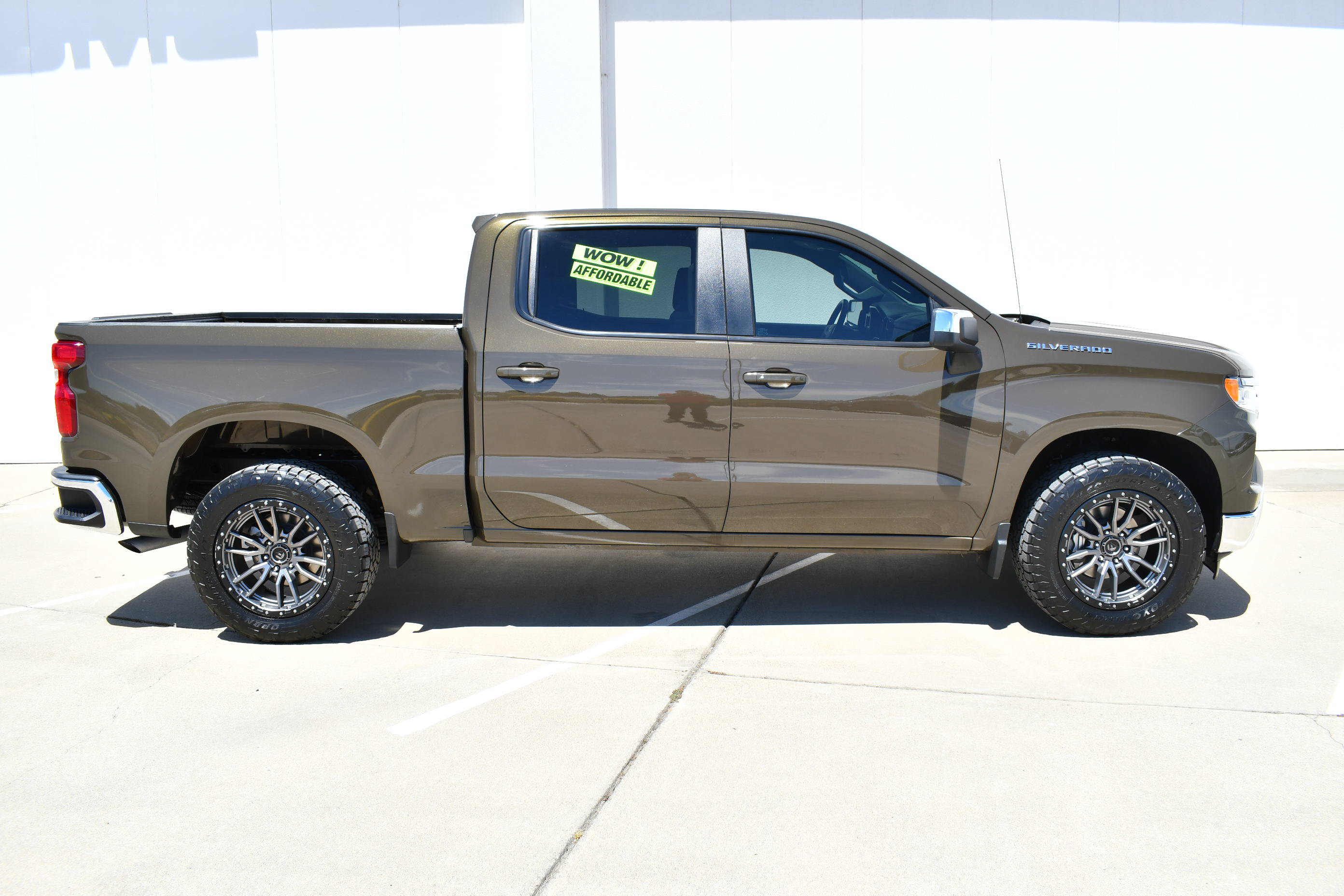 Used 2023 Chevrolet Silverado 1500 LT RWD image 5