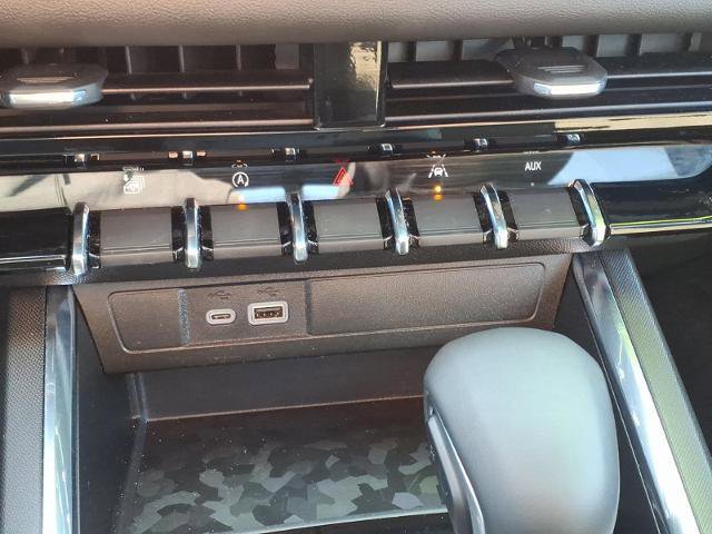 Used 2025 GMC Canyon Elevation image 22