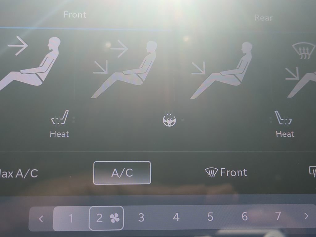 Used 2023 Chrysler Pacifica Touring-L image 25