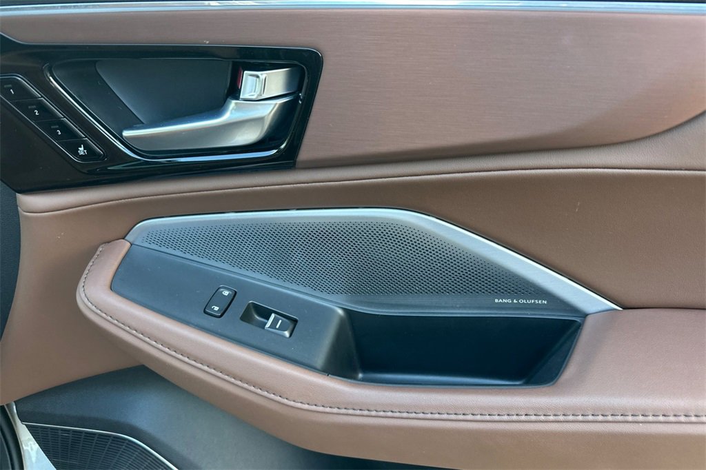 Used 2025 Acura MDX w/ Technology Package image 19