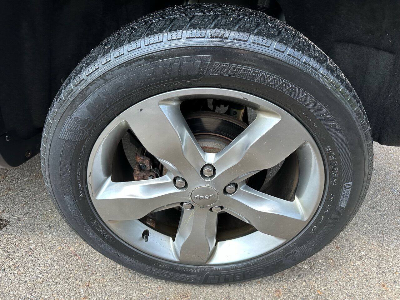 Used 2013 Jeep Grand Cherokee Overland AWD/4WD image 31