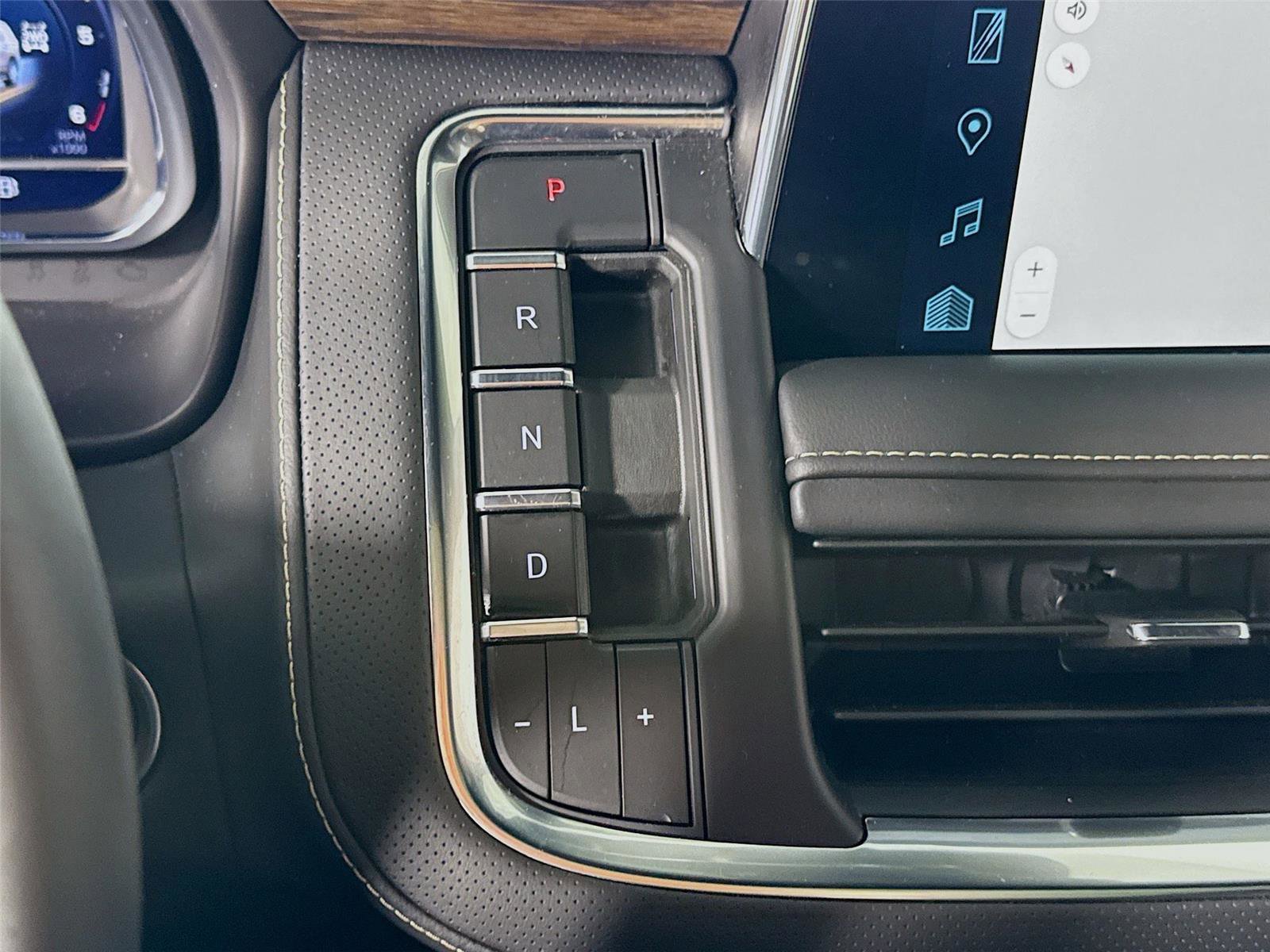 Used 2024 Chevrolet Tahoe Premier w/ Premium Package image 11