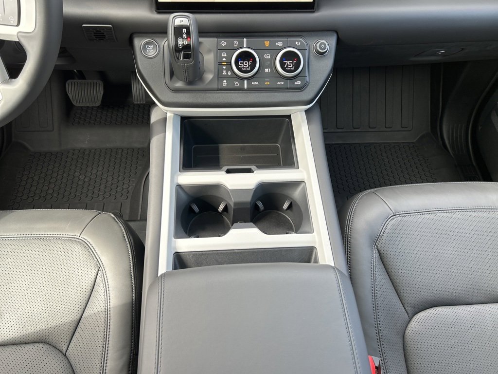 New 2025 Land Rover Defender 130 S image 23