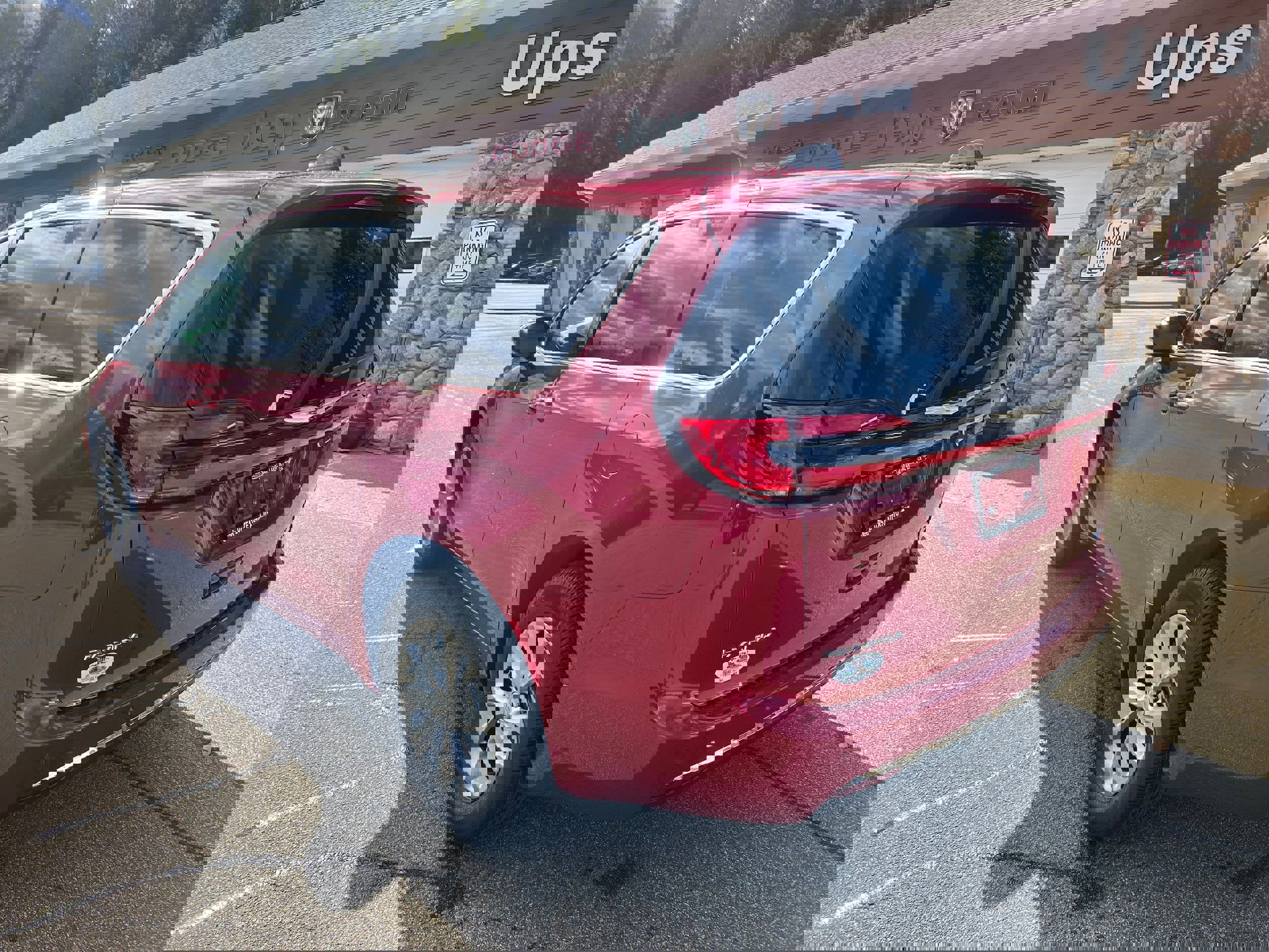 New 2026 Chrysler Pacifica Select image 7