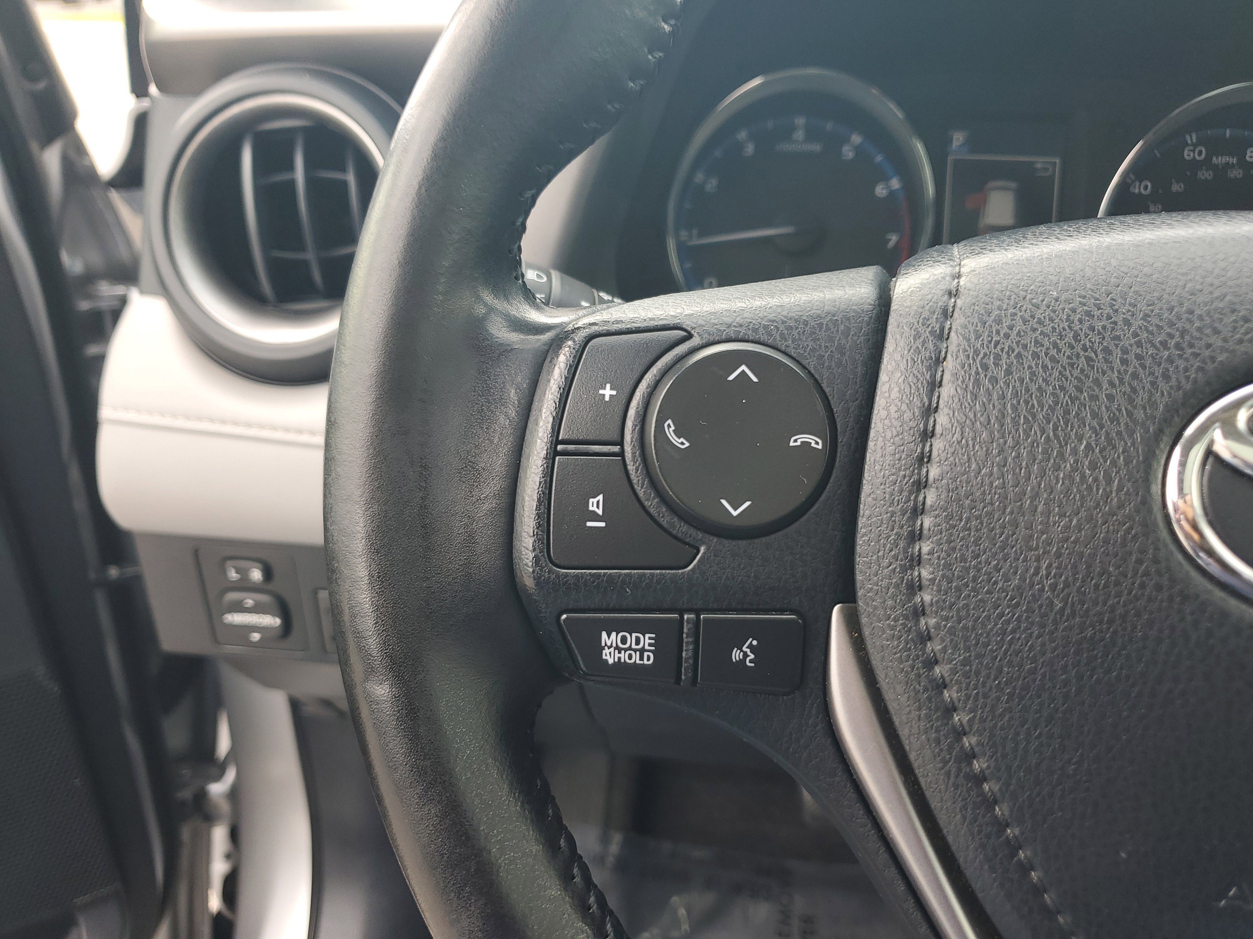 Used 2018 Toyota RAV4 Limited image 23