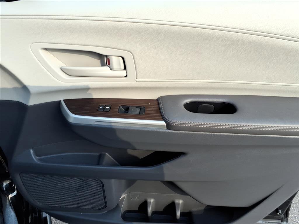 Used 2024 Toyota Sienna LE image 23