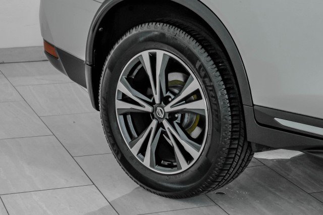 Used 2018 Nissan Rogue SL w/ Premium Package image 56