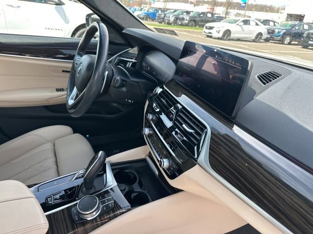 Used 2021 BMW 530i xDrive w/ Premium Package image 16