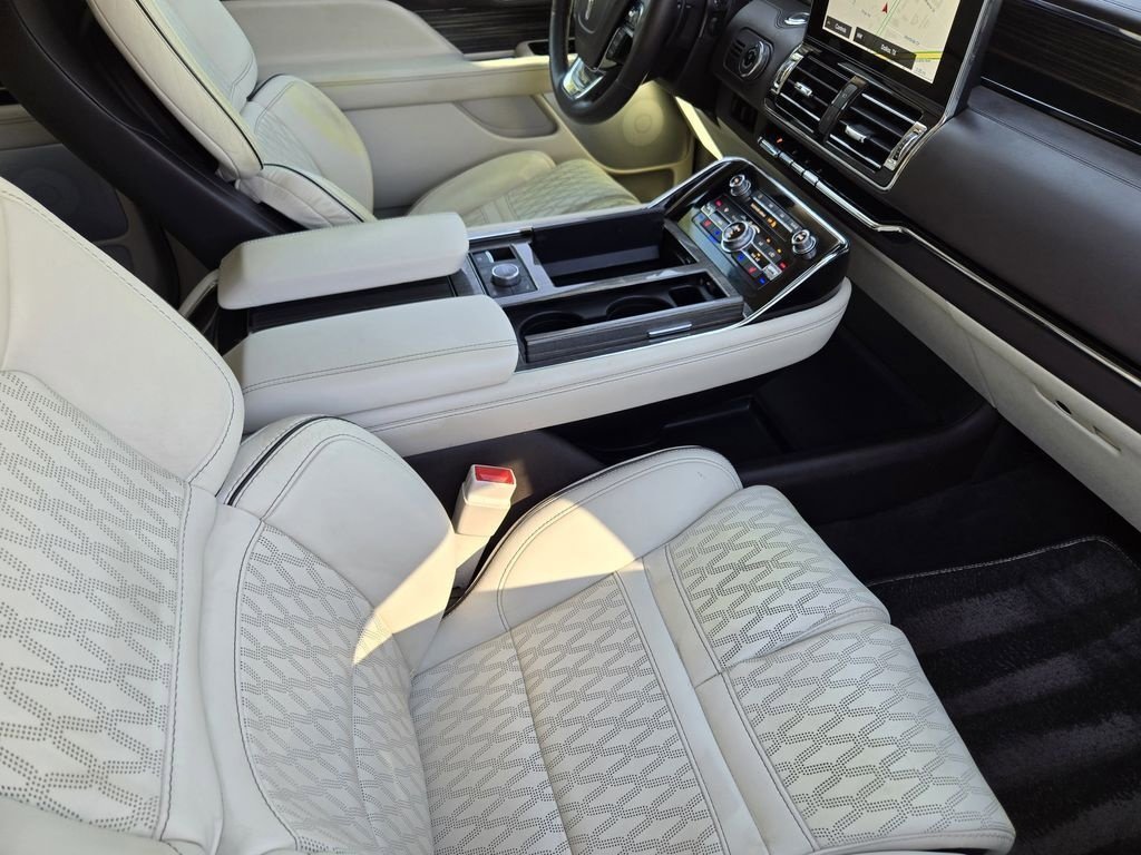 Used 2020 Lincoln Navigator Black Label w/ Cargo Convenience Package image 14