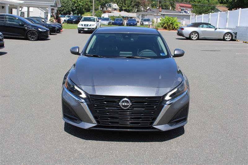 Used 2023 Nissan Altima 2.5 SV FWD image 2